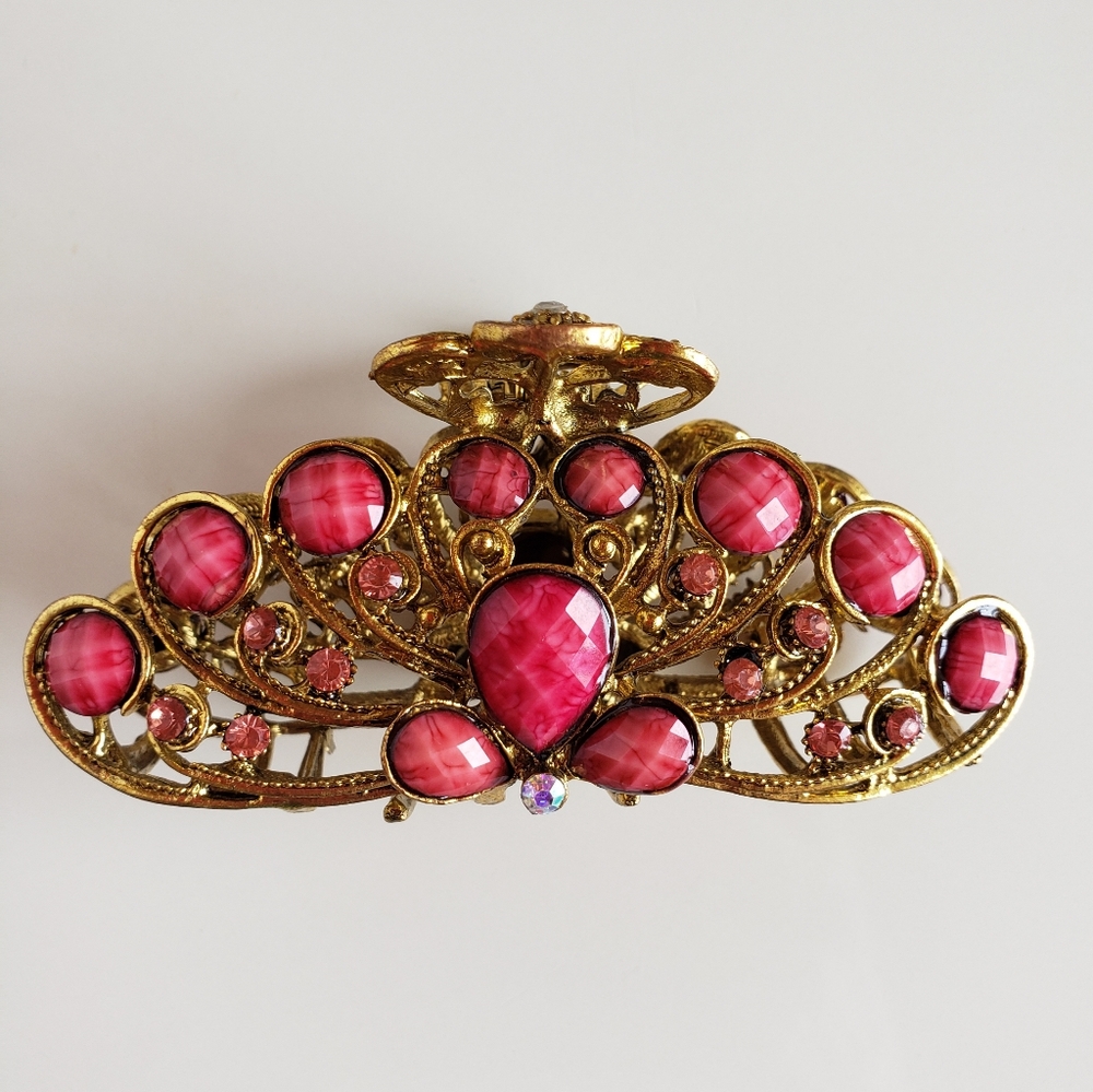 Hair clip pink colored stones